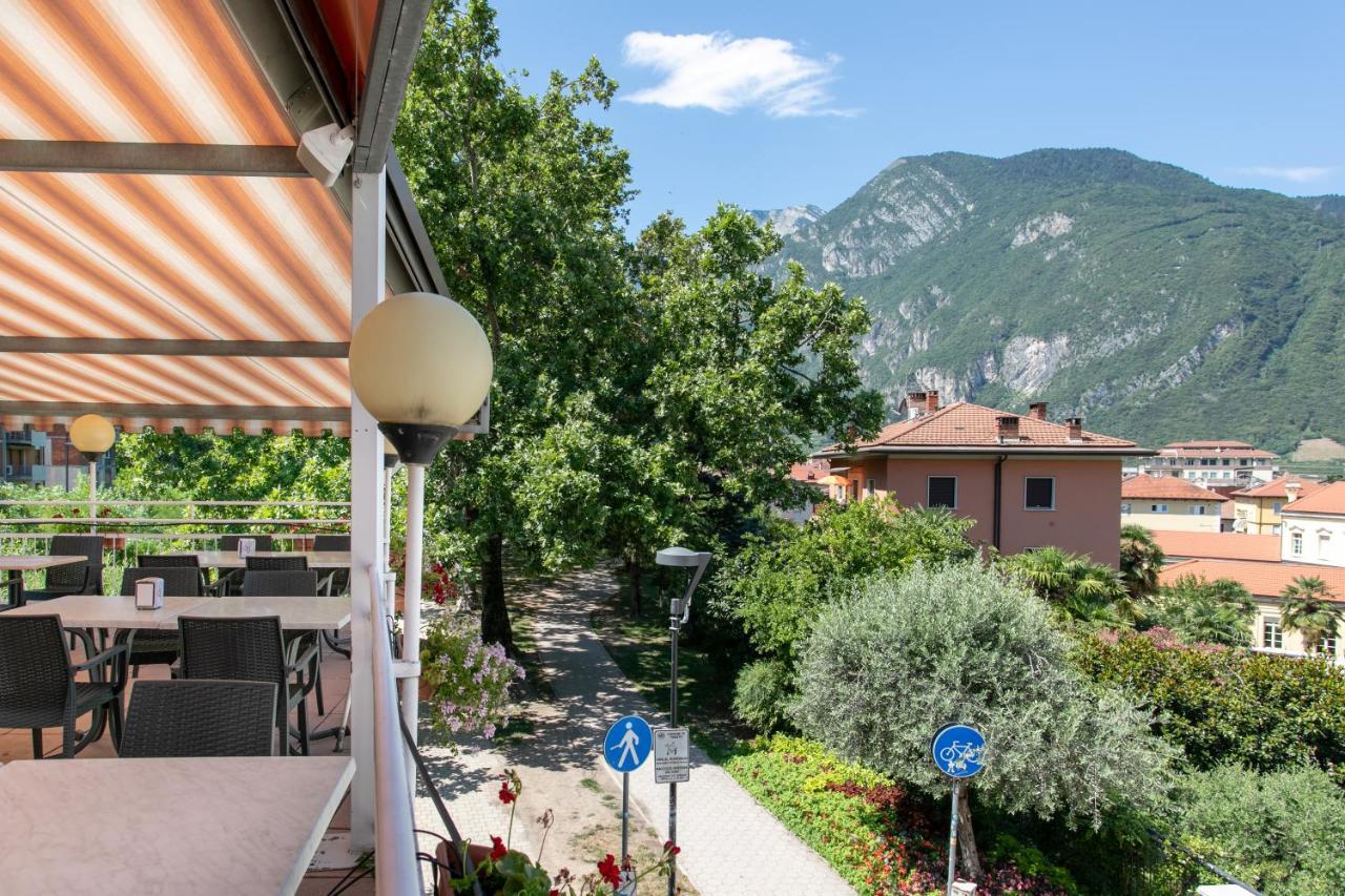 Appartamento Grande Al Ponte. Situato Vicino All'Ospedale, Al Parco E Al Centro Citta トレント エクステリア 写真